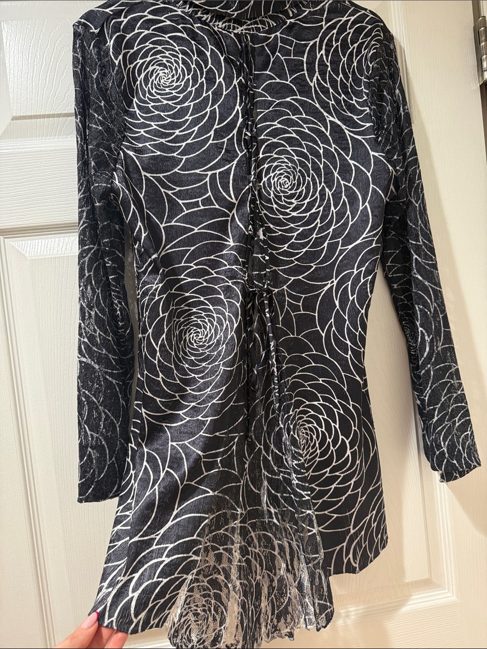 Komarov Black and White Floral-Print Button-Down Top - Picture 4 of 8